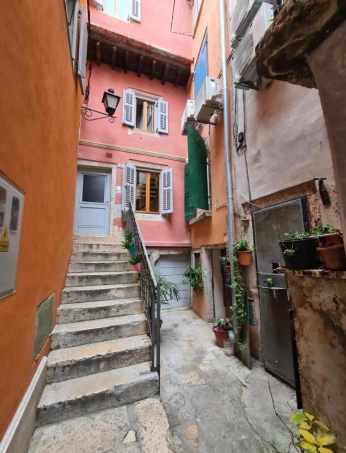 Apartment City Walls In Old Town Of Rovinj Extérieur photo